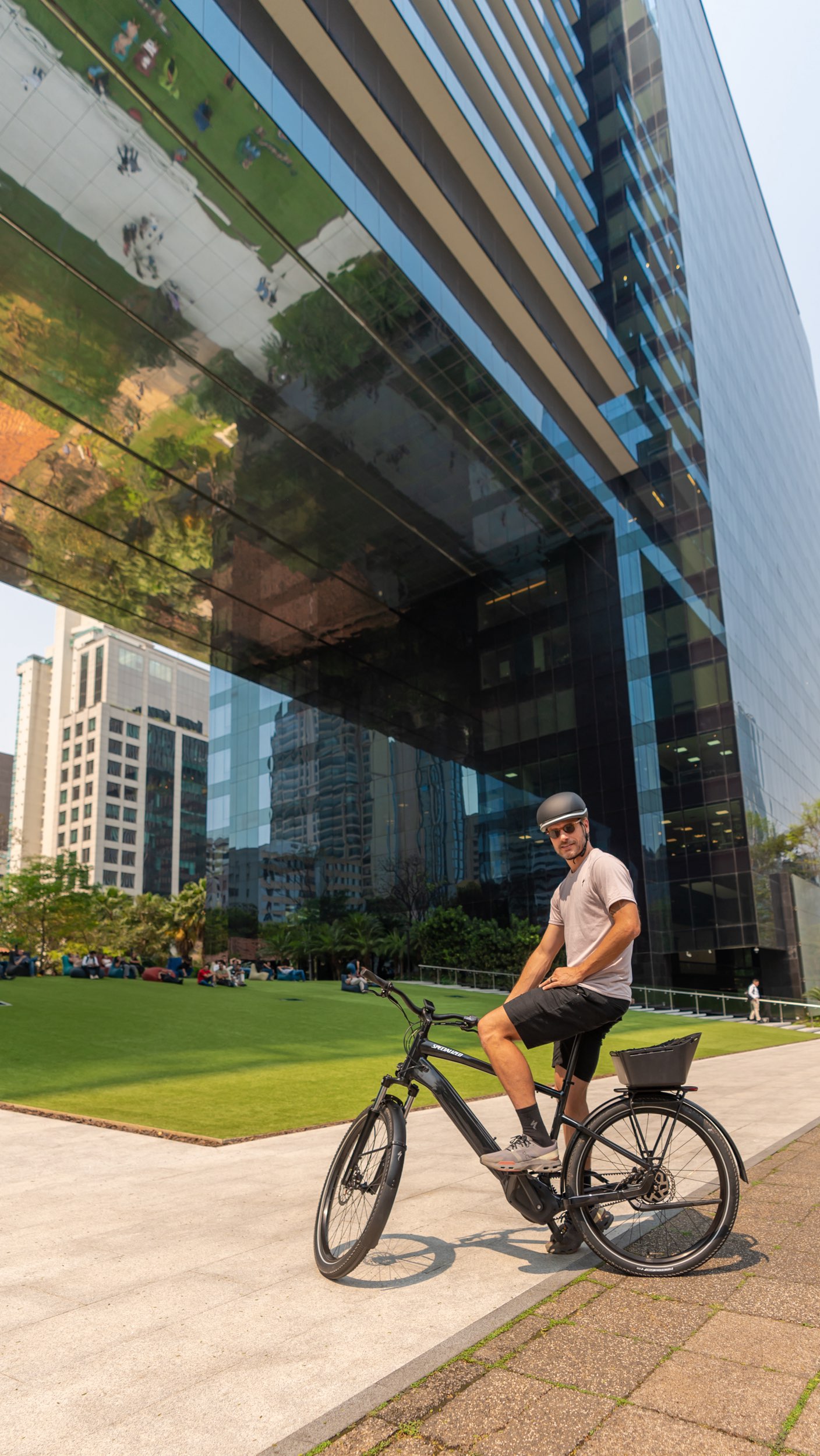 Filme que produzimos pra @specializedbr, apresentando a Vado, a bicicleta elétrica que une tecnologia, mobilidade e lifestyle — com ninguém menos que @rodrigohilbert 

#Spz #specialized #specializedBR #BikeElétrica #Vado #Mobilidade #Filmmaker #ProduçãoDeVídeo  #RodrigoHilbert #campanha #comercial #propaganda